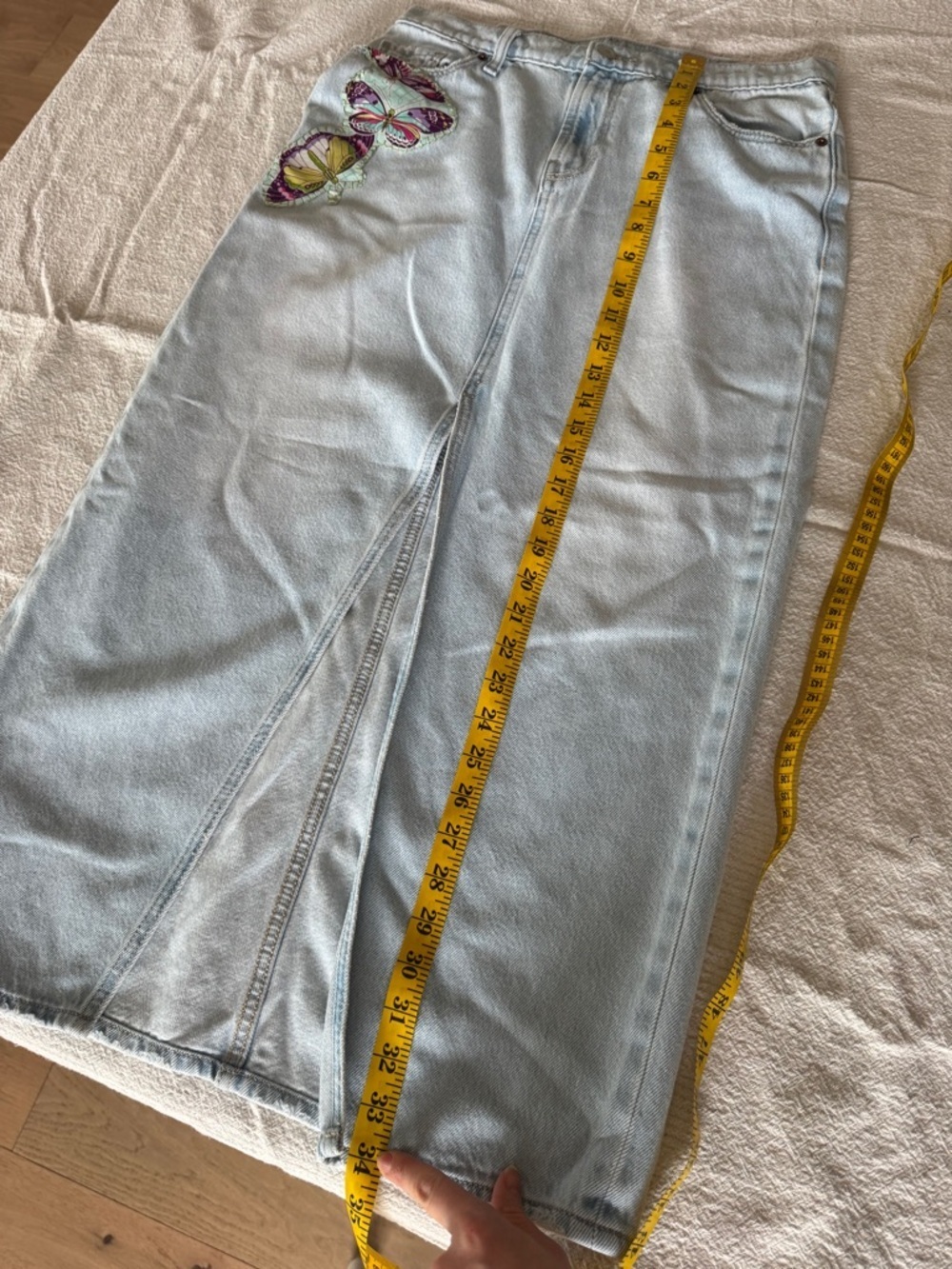 Reworked denim skirt with patchwork Butterflies - Picture 12 of 14